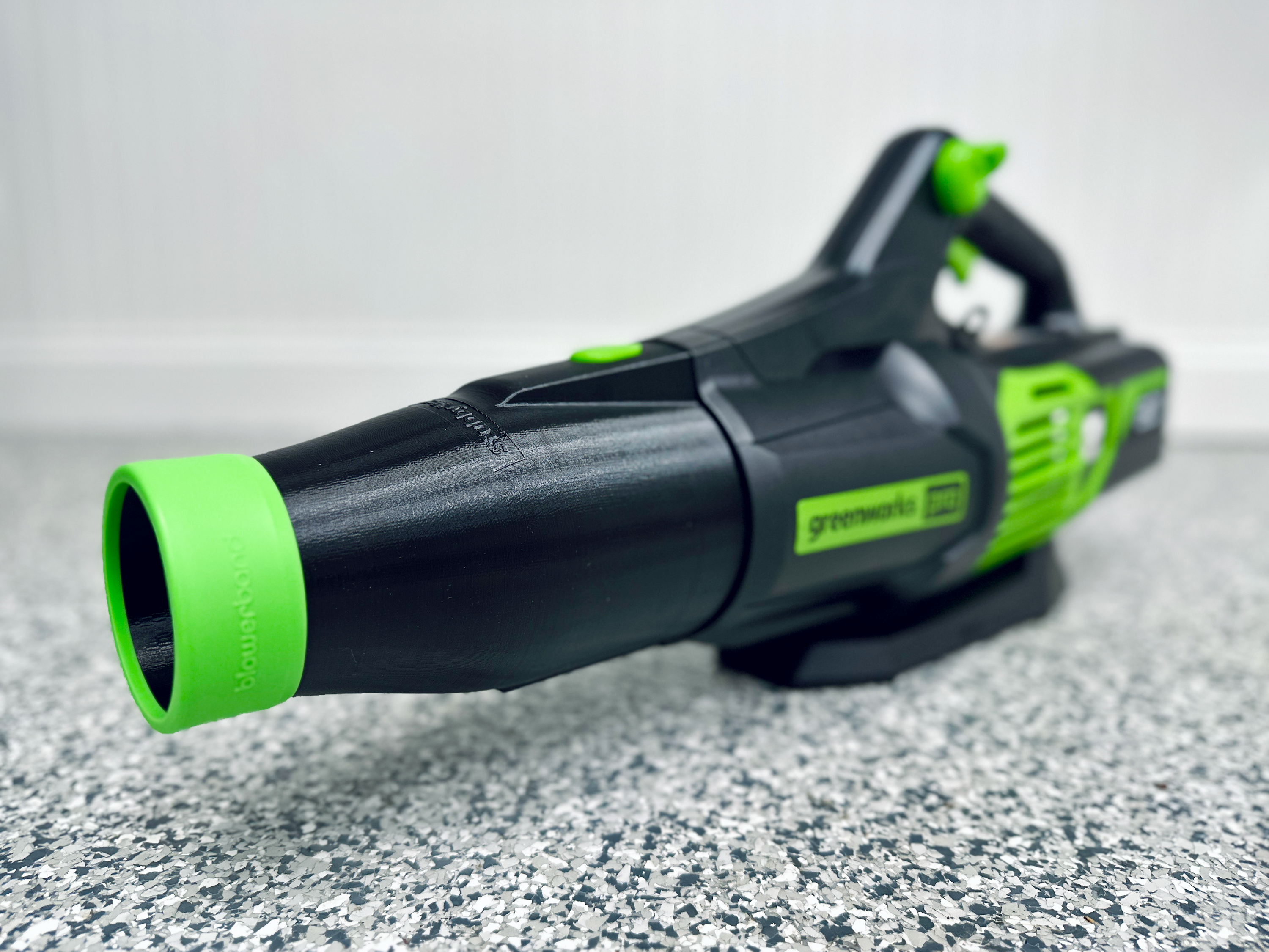 The STUBBY® Car Drying Nozzle fits Greenworks 760, 730, 700, 610, 585, 550, 515 & 500 CFM leaf blowers for efficient and versatile cleaning. Enhance your blower’s performance with this nozzle designed for car drying.
